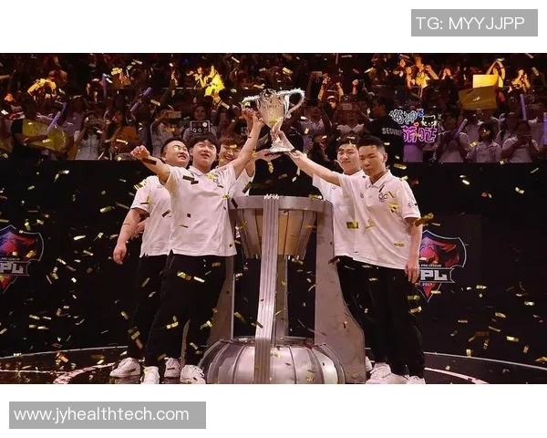 深圳足球队的崛起之路：从低谷到辉煌的奋斗纪实